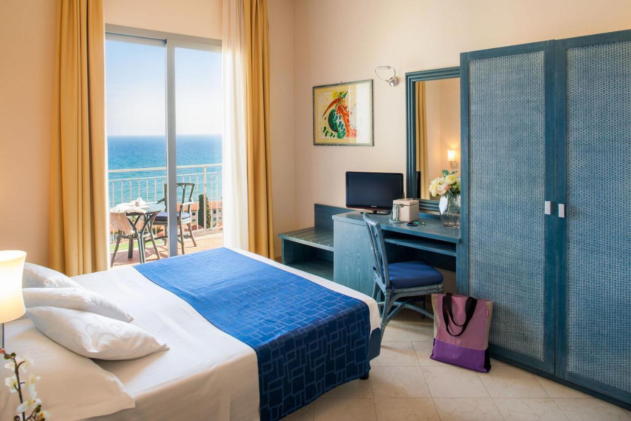 Chambre Double ou Lits Jumeaux - Vue sur Mer