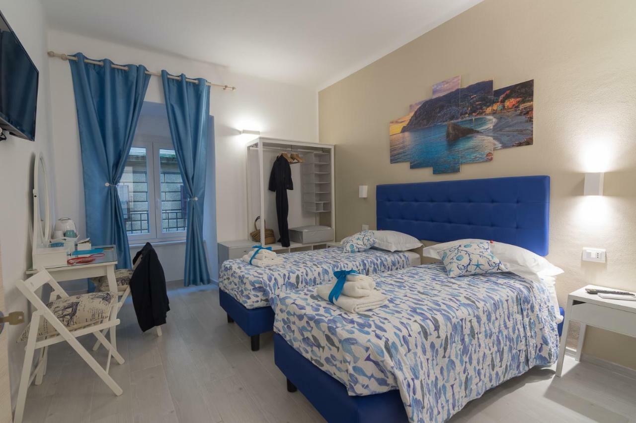 Large Double or Twin Room,795235077:JPEG