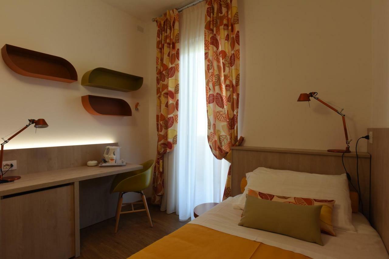 Single Room with Mountain View,804993789:JPEG