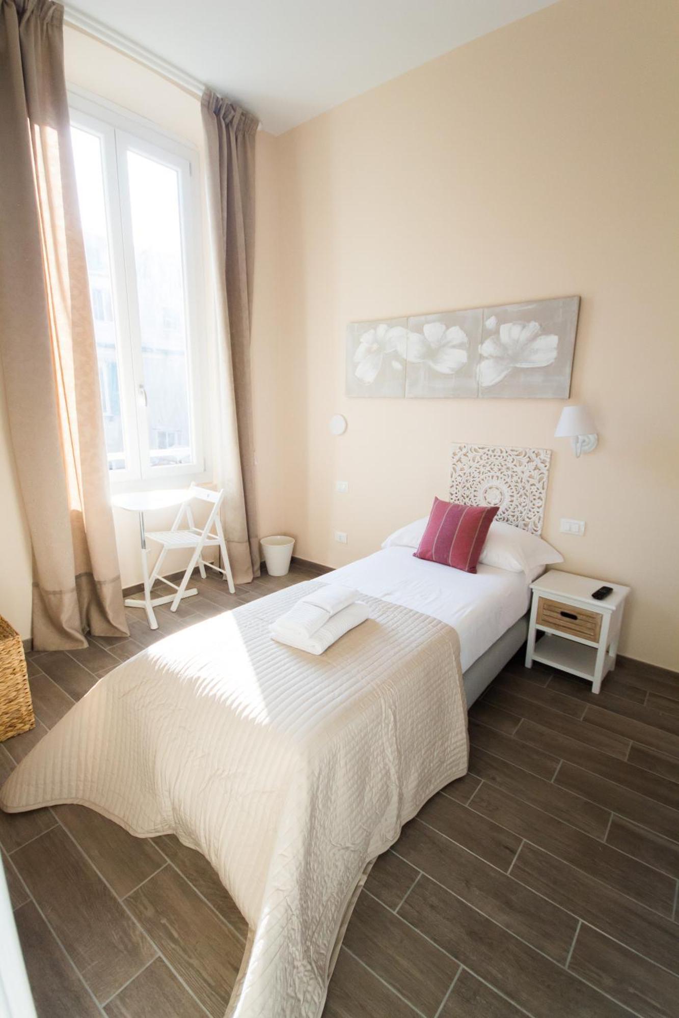 Superior Single Room,823229345:JPEG
