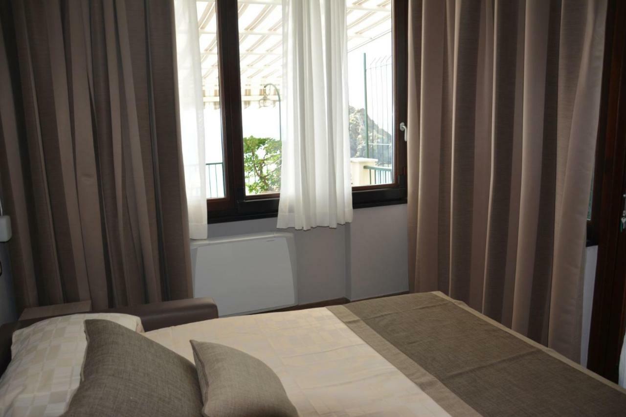 Double or Twin Room with Sea View