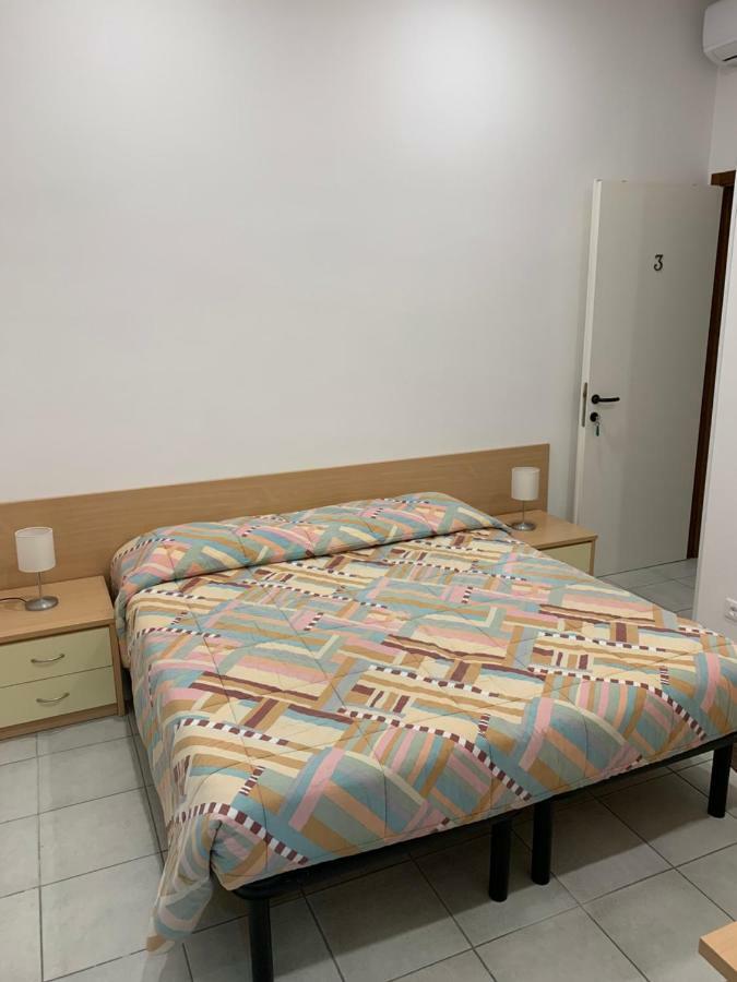 Doppelzimmer mit Balkon und Meerblick