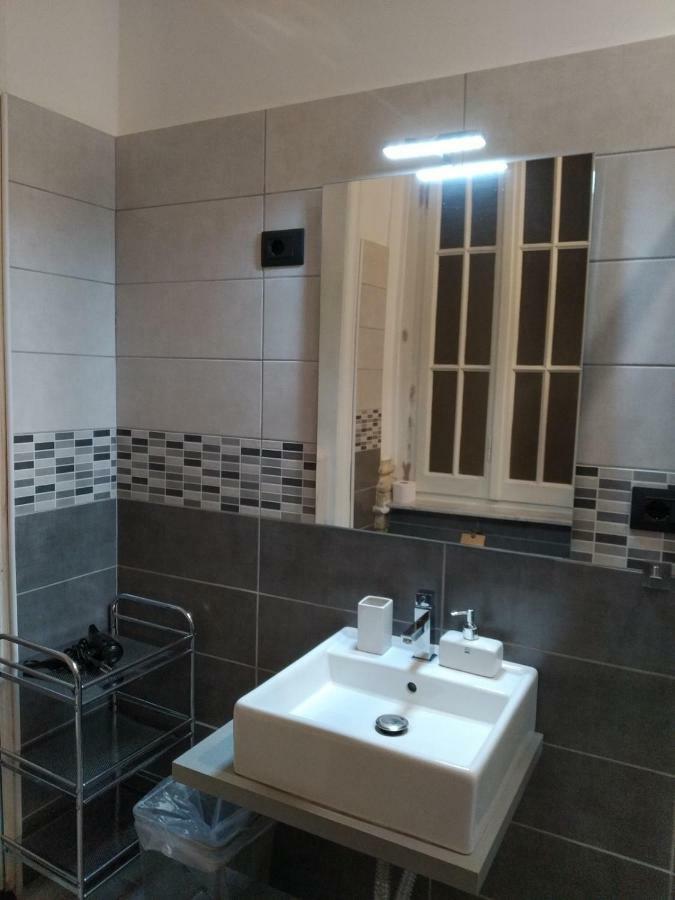 Quarto Duplo com Banheiro Privativo Externo