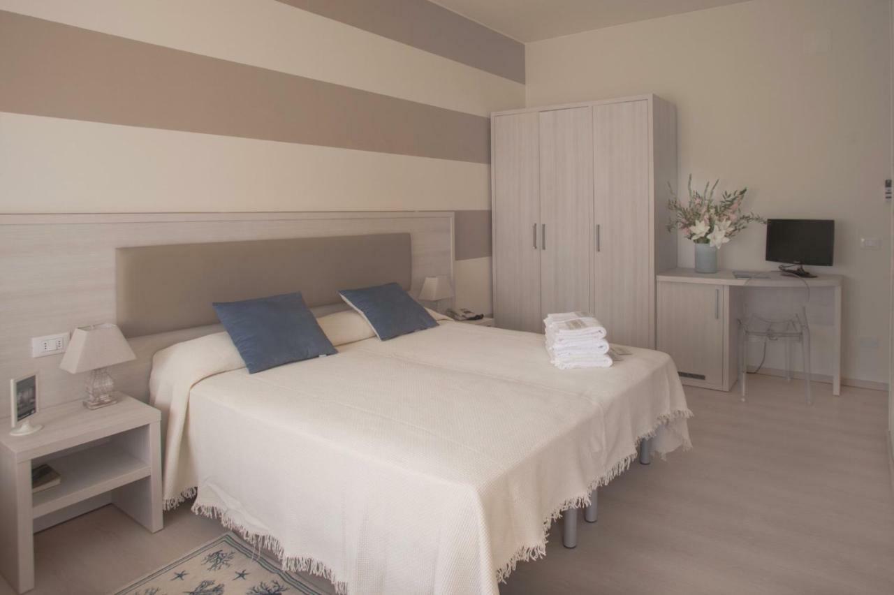 Triple Room with Balcony,891659995:JPEG