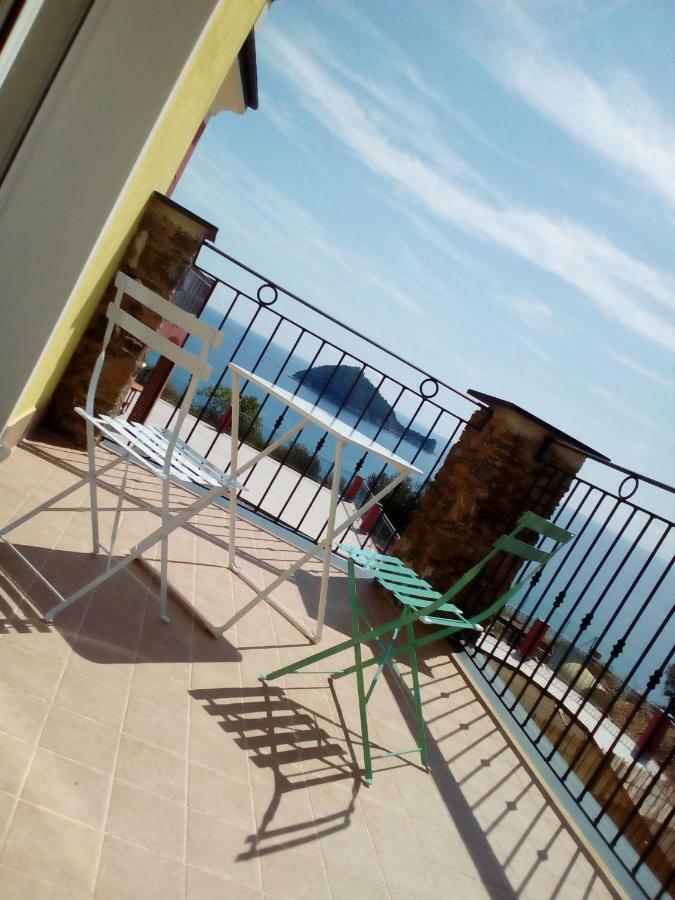 Doppelzimmer mit Balkon und Meerblick