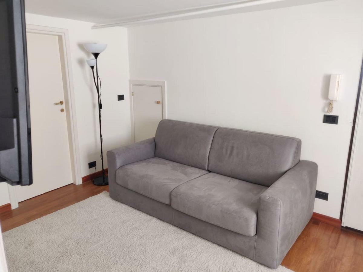 One-Bedroom Apartment,892944631:JPEG