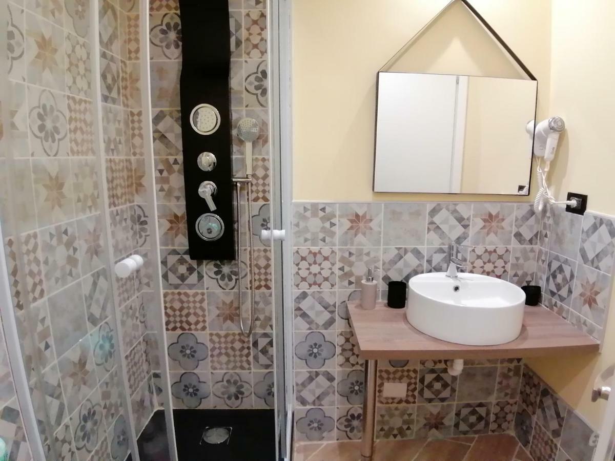 Double Room with Private Bathroom,894154948:JPEG