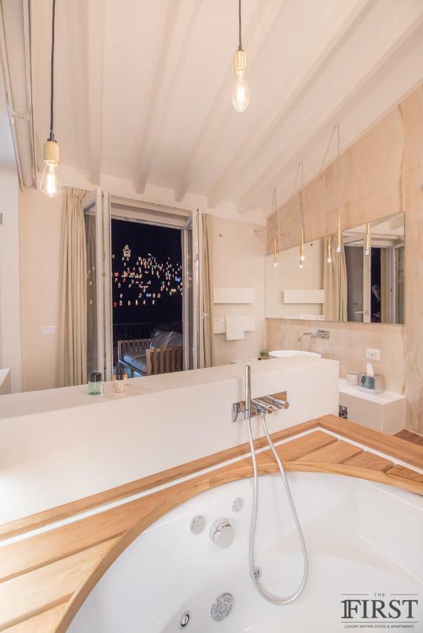 Royal Honeymoon Suite Jacuzzi & Amazing Seaview Terrace