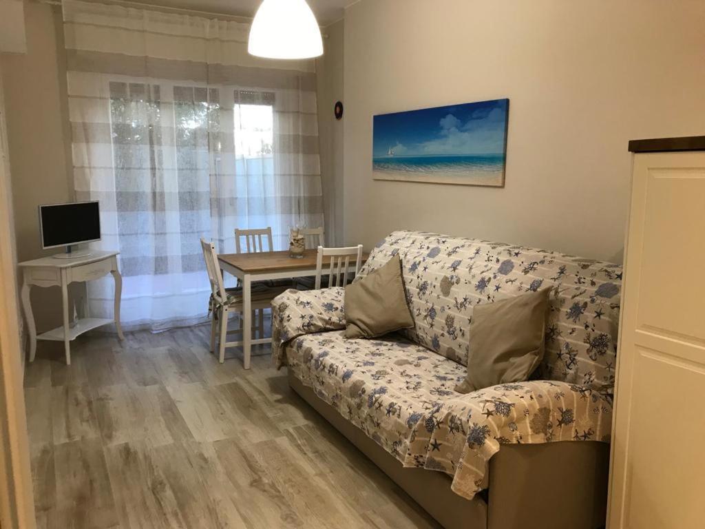 One-Bedroom Apartment,934670257:JPEG