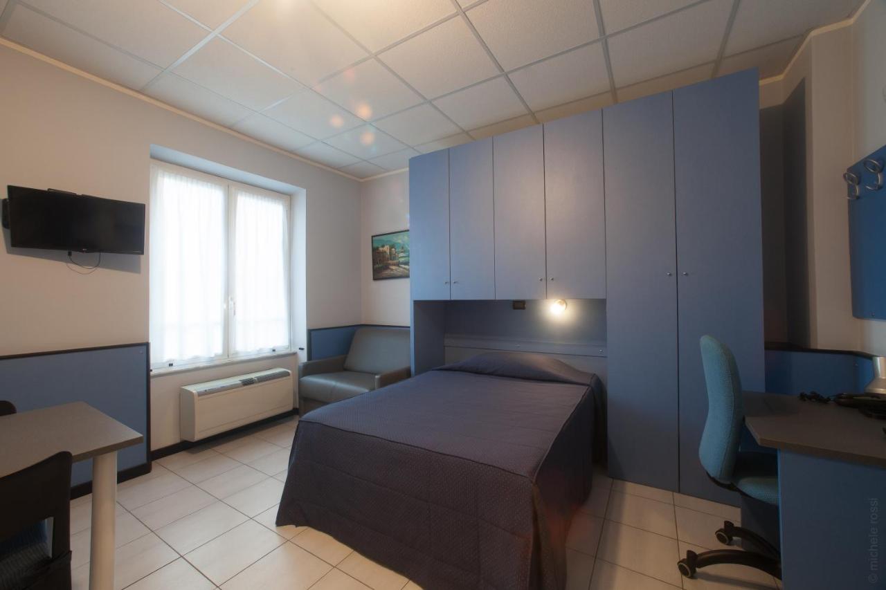 Quarto com Cama Queen-size e Cozinha Compacta - Anexo