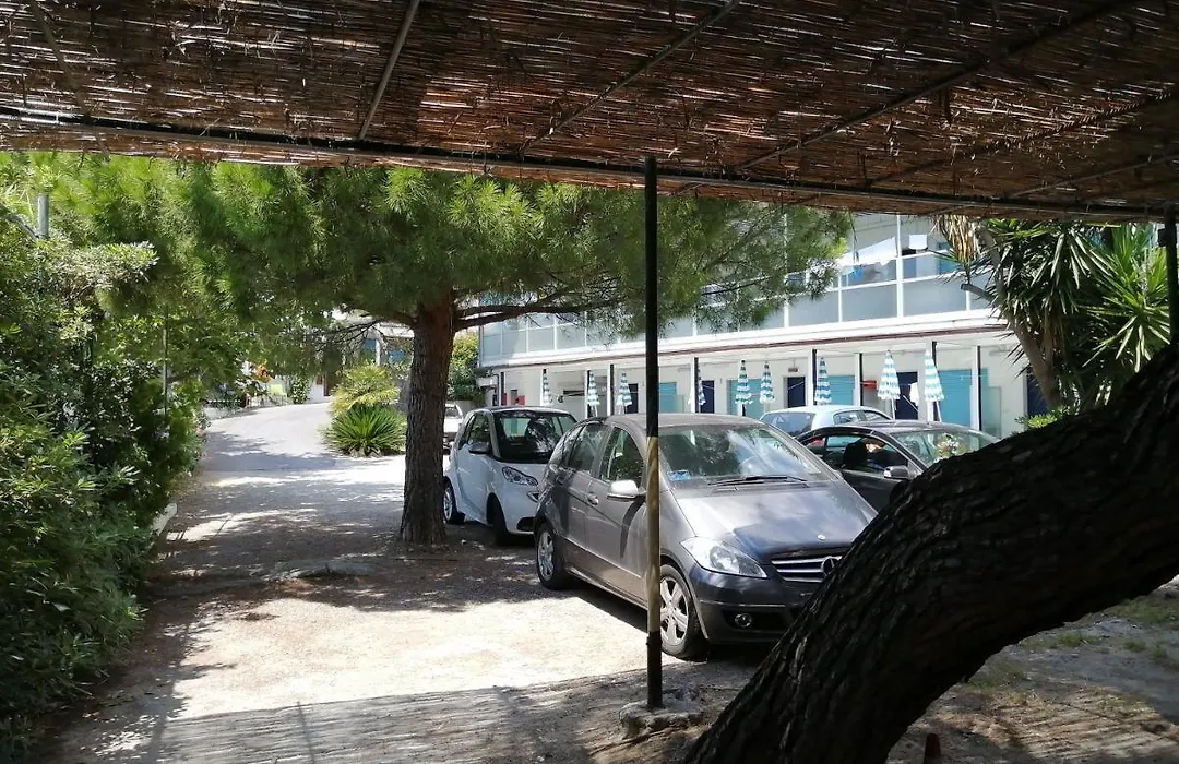 Villaggio Turistico La Vesca-1