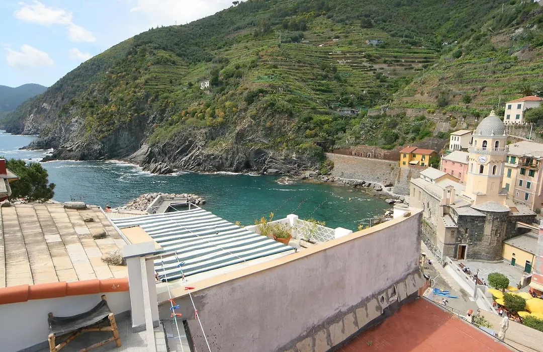 Giuli camera vista mare-1