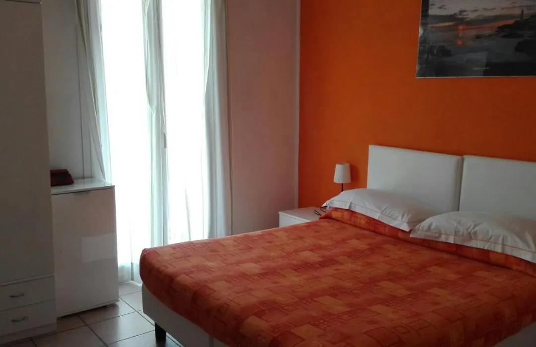 Hotel Holiday Center-1