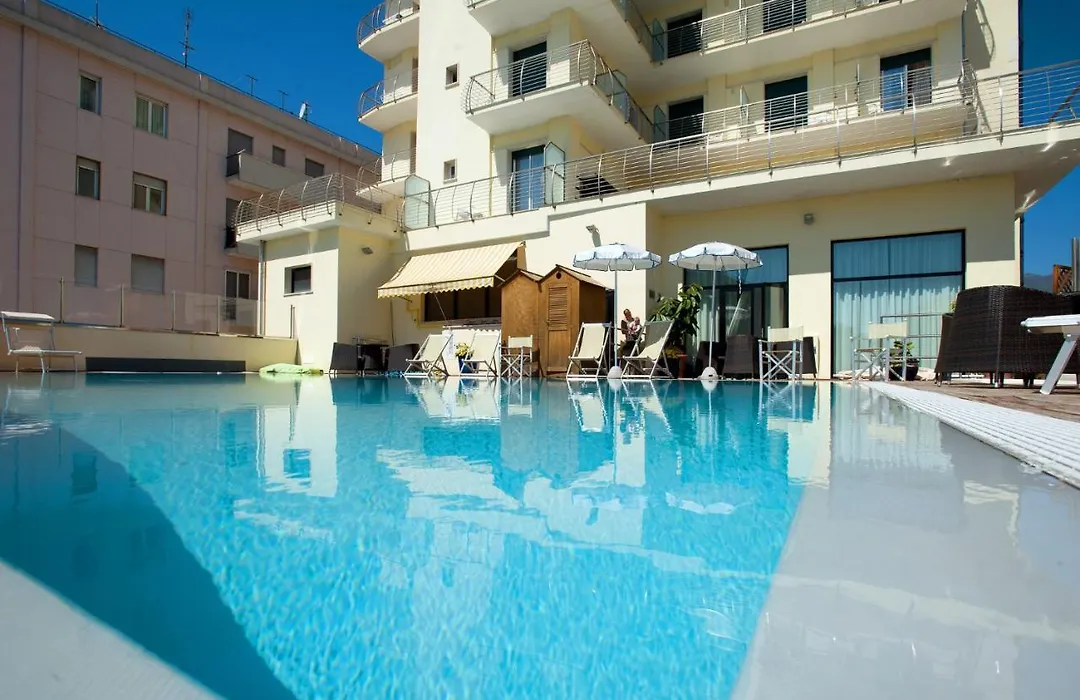 Excelsior Hotel E Appartamenti-1