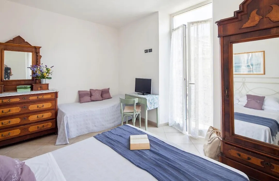 Hotel Mimosa-1