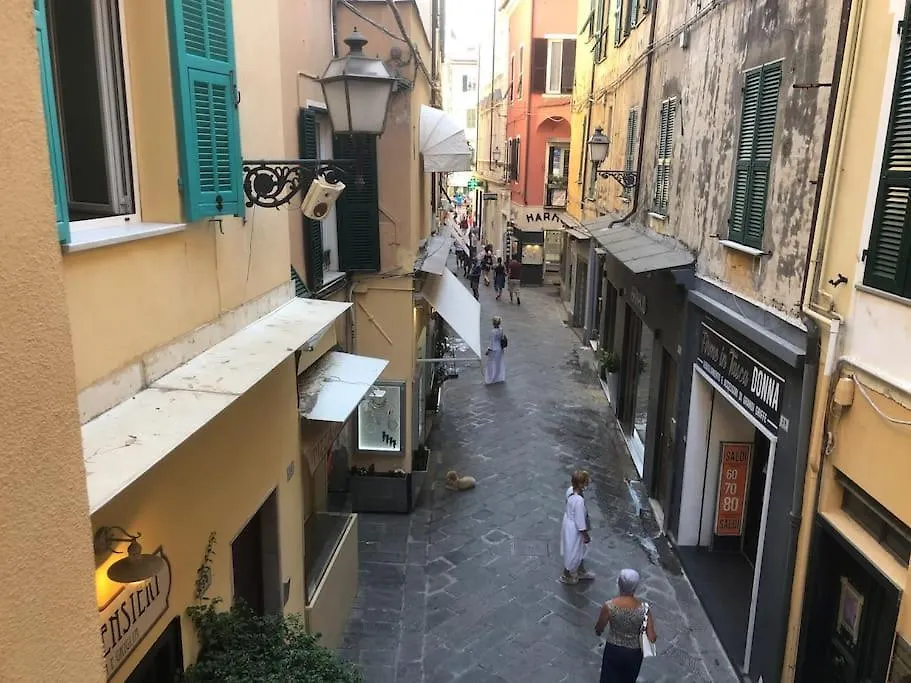 Budello Di Alassio, Ampio Appartamento Con Box Vicino Al Mare-1