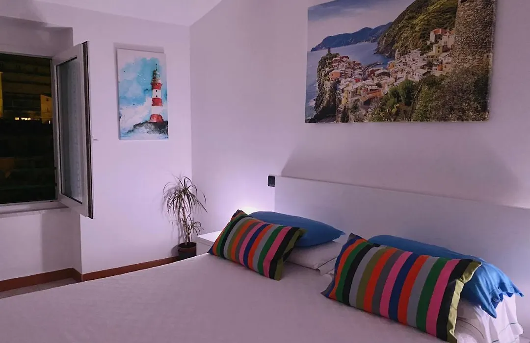 La Marina Camera matrimoniale con terrazzo esterno privato vista mare-1