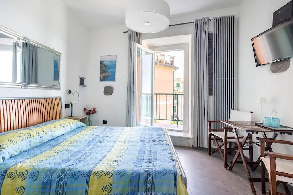 Alberta Rooms Manarola-1
