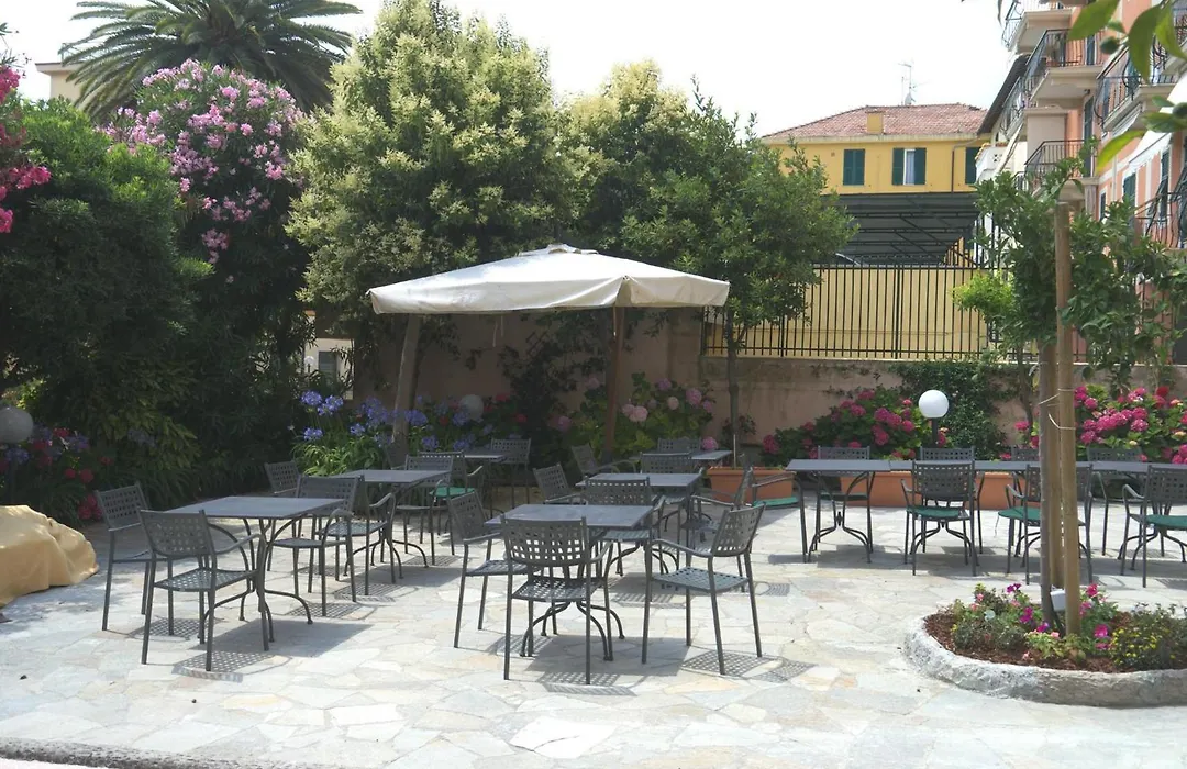 Hotel Flora-1
