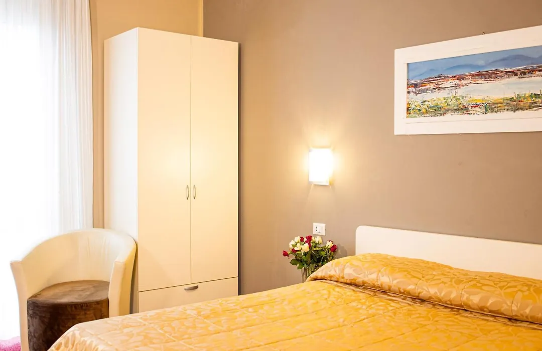 Hotel Italia-1