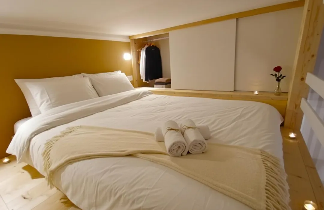 Attic Apartment, Air Conditioning, Fast Wifi-1