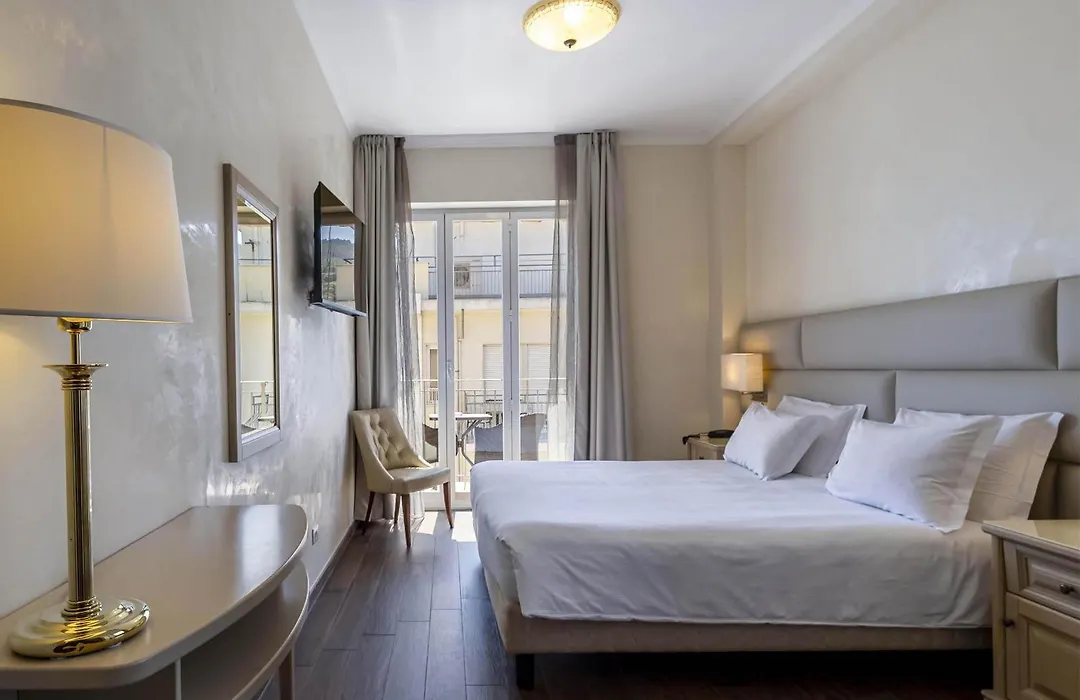 B&B Hotel Diano Marina Palace-1