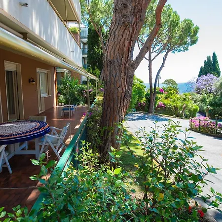 Elegante Appartamento Di 200 Mq Con Vista A Sanremo-3