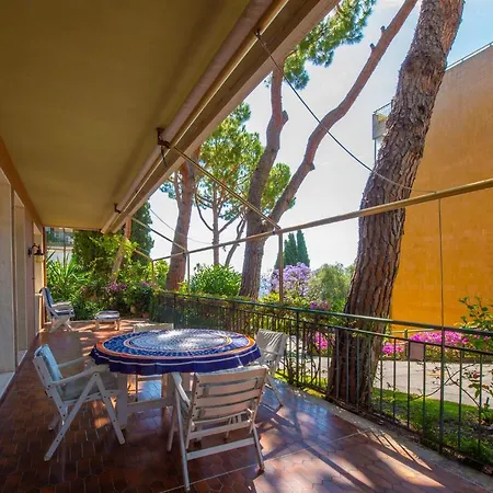 Elegante Appartamento Di 200 Mq Con Vista A Sanremo-2