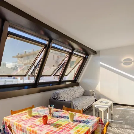 Joivy Spacious Apt For 6, Near Train Station And Beach-3