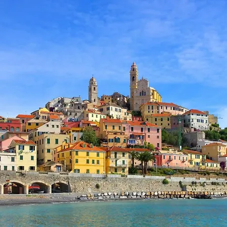 Palace Apartment 250M From Sea - Happy Rentals-3