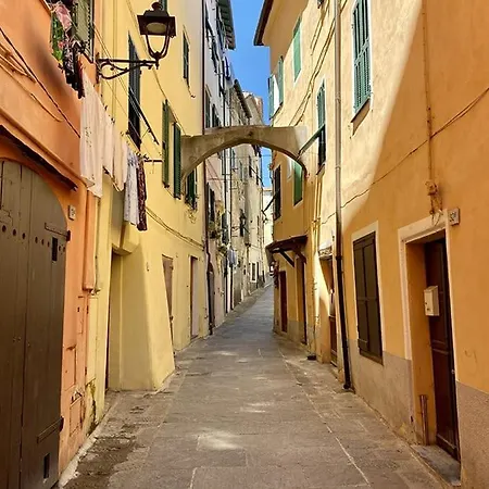Accanto Al Battistero-3