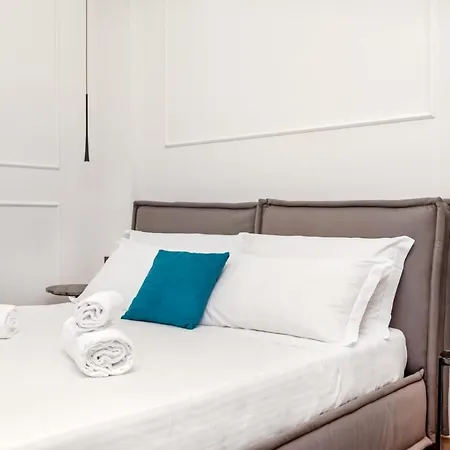 Nelli Rooms - Via Biassa-3