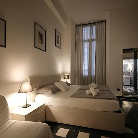 Nik Rooms-2