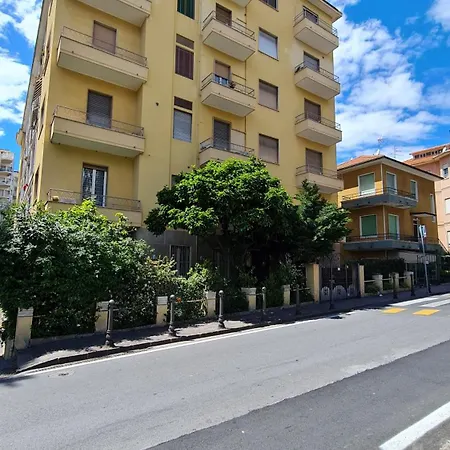 Casa Stella Centro Foce 200 Mt Dalla Passeggiata Imperatrice-2