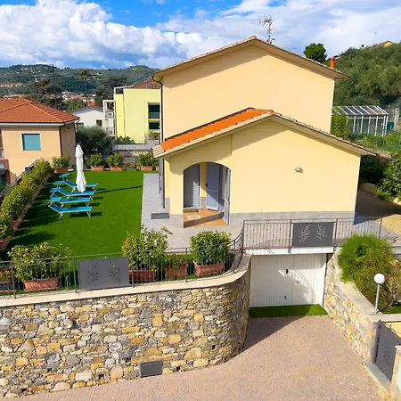 Villa Mimosa Diano Marina: Exclusive Use Villa, Garden, Barbecue, 3 Bedrooms And 3 Bathrooms-2