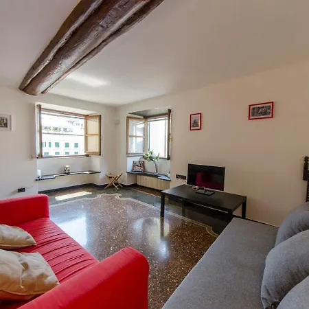 Joivy Colorful Flat For 5 Close To Piazza De Ferrari-3