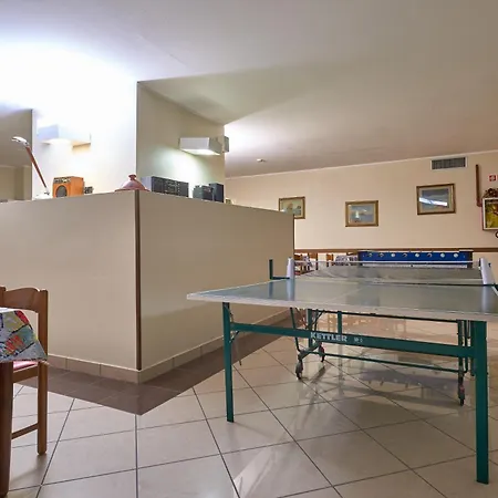 Hotel Careni Villa Italia-3