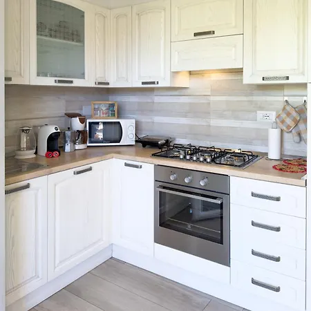 Villa Mimosa Diano Marina: Exclusive Use Villa, Garden, Barbecue, 3 Bedrooms And 3 Bathrooms-3