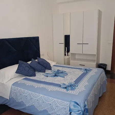 La Lanterna Di Angelo Rent Rooms And Apartments Free Parking On The Street Front-3