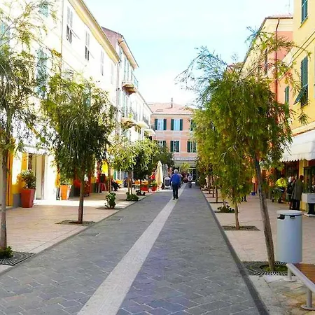 Casa Vacanza Marina, In Pieno Centro A Pochi Passi Dal Mare E Con Aria Condizionata!-2