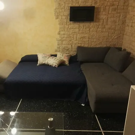 Bumby'S Apartment-2