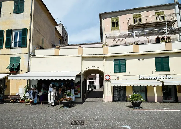 La Zuacca, luminoso appartamento con terrazzo Noli