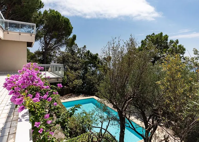 Villa Elisabetta luxury property in Moneglia con Piscina
