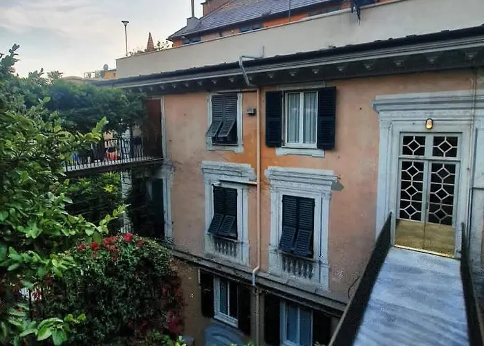 Leone X Genova Affittacamere