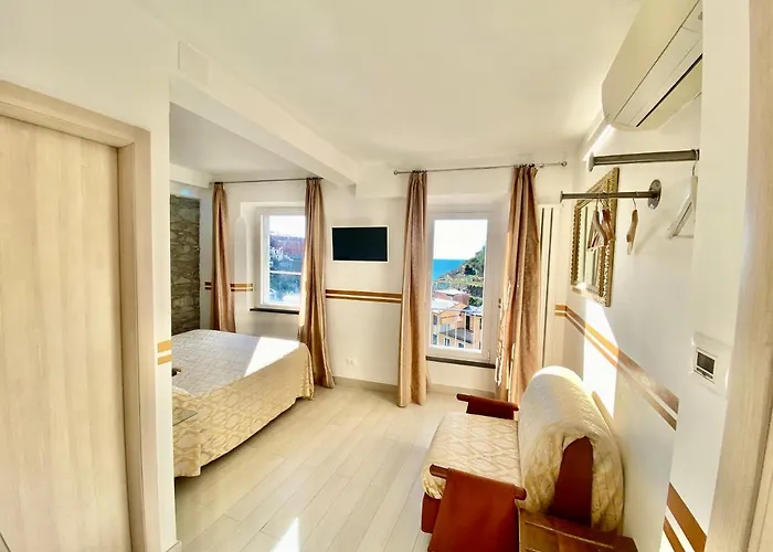 Tramontana Panoramic Sea View Hotel Manarola