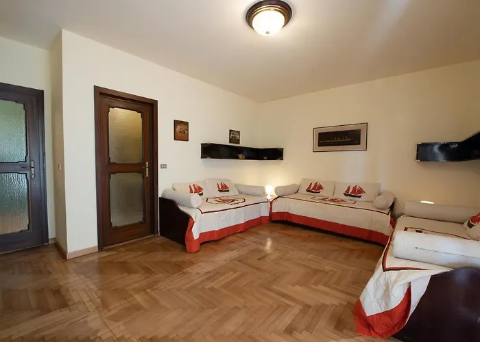 Elegante Appartamento Di 200 Mq Con Vista A Sanremo