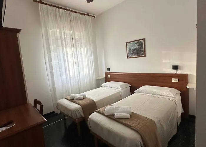 Hotel La Pineta Cogoleto Con una pista da Golf