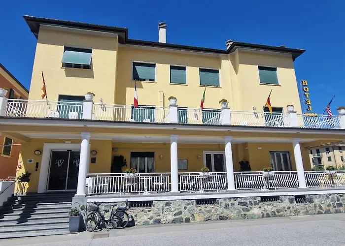 Levanto hotels near Church of San Francesco