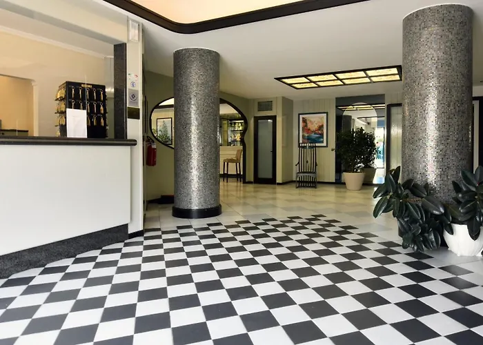 Hotel Sud Est By Fam Rossetti Lavagna Con una pista da Golf