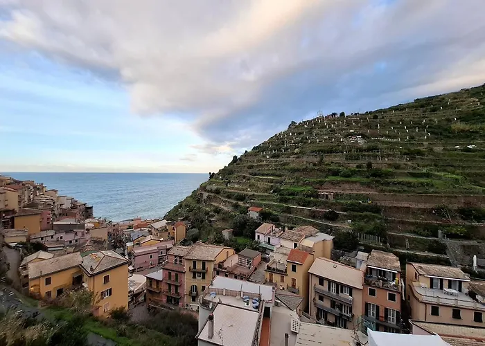 Manarola hotels near St. Peter's